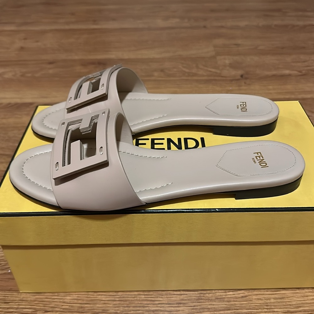 Fendi Cream Slide Sandals Brand New in Box *price is firm* - Picture 5 of 10